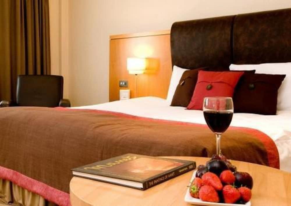 Prince Of Wales Hotel Атлоун Екстериор снимка
