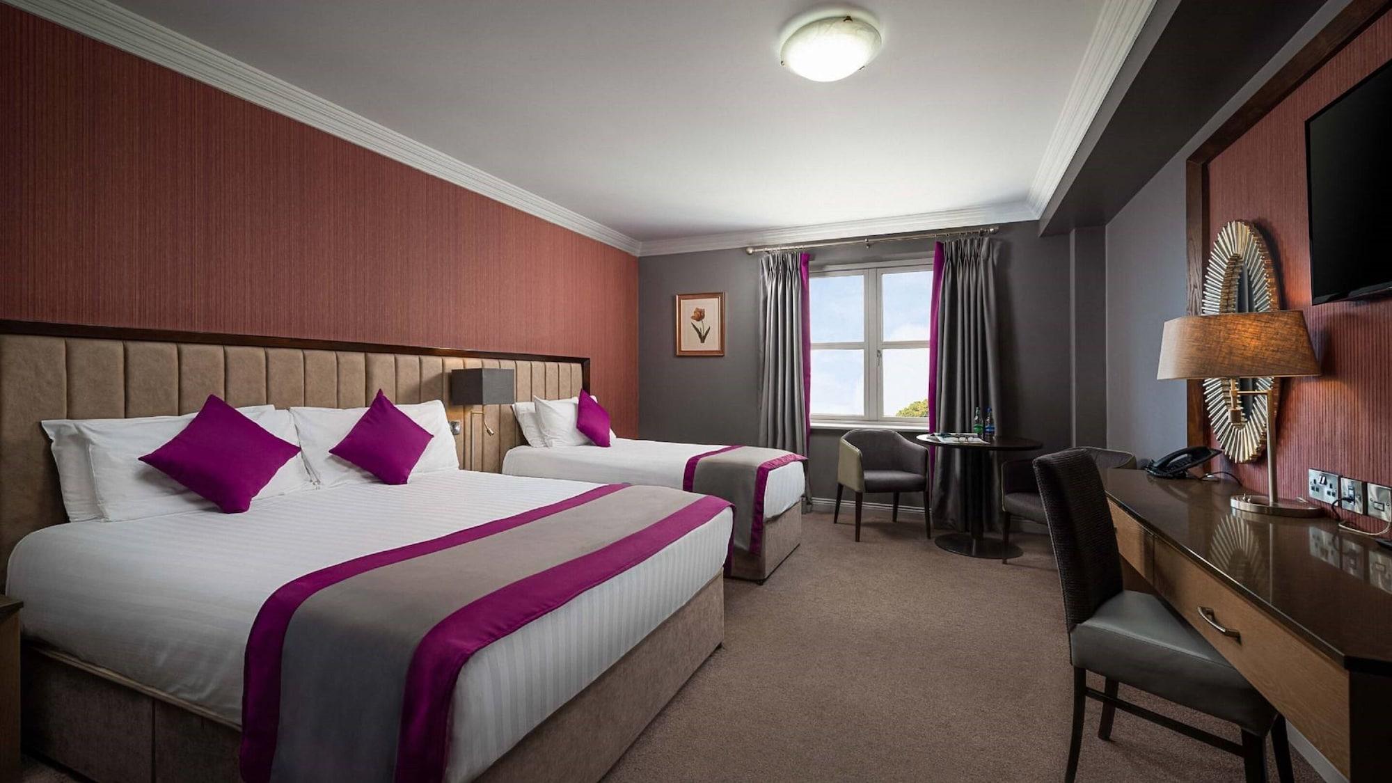 Prince Of Wales Hotel Атлоун Екстериор снимка