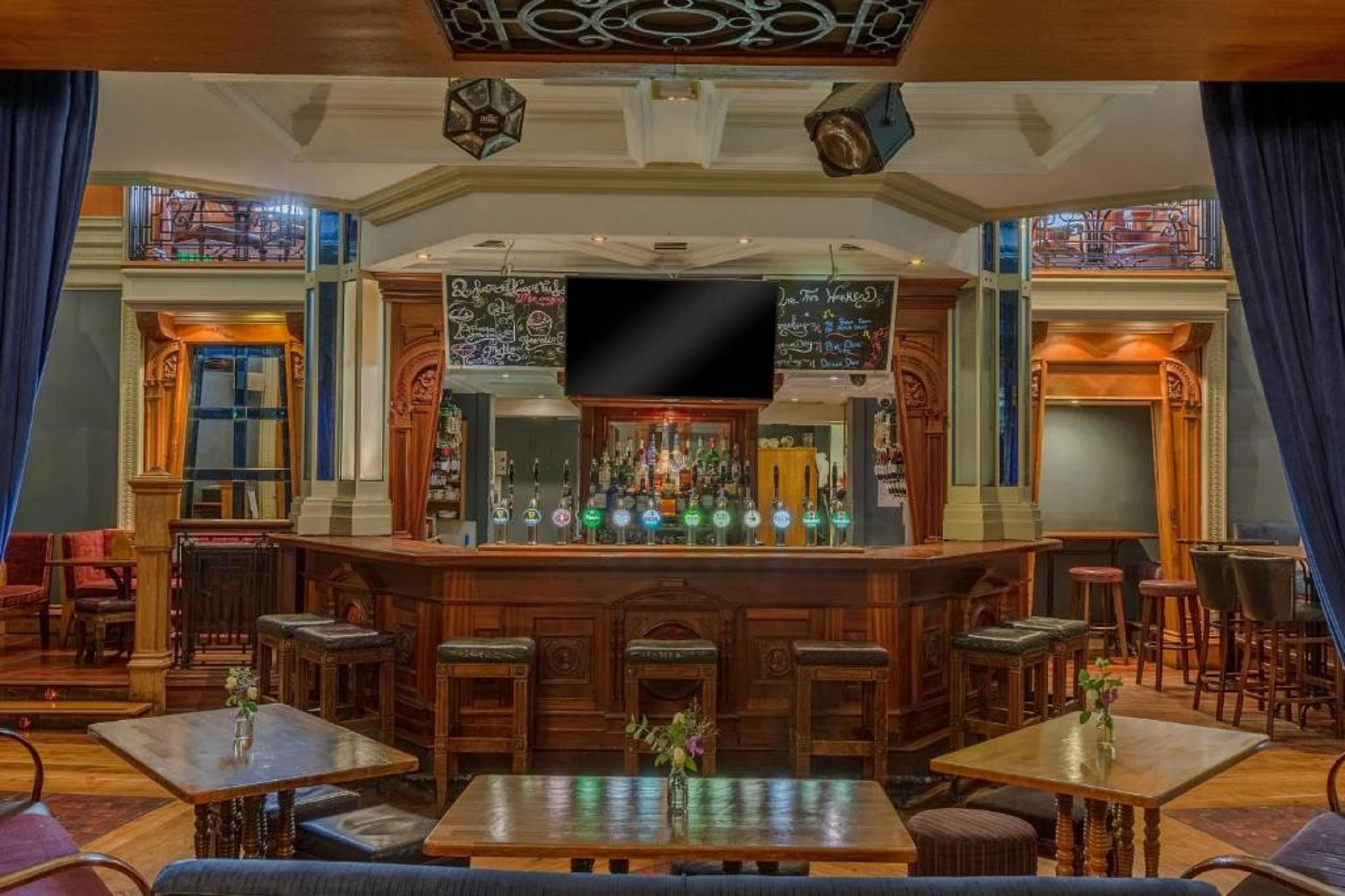 Prince Of Wales Hotel Атлоун Екстериор снимка