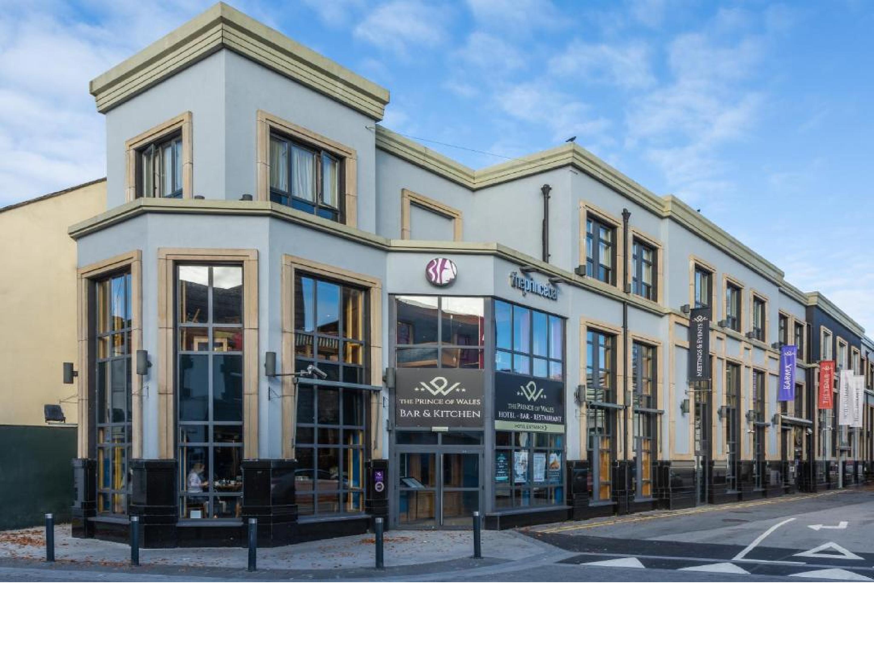 Prince Of Wales Hotel Атлоун Екстериор снимка