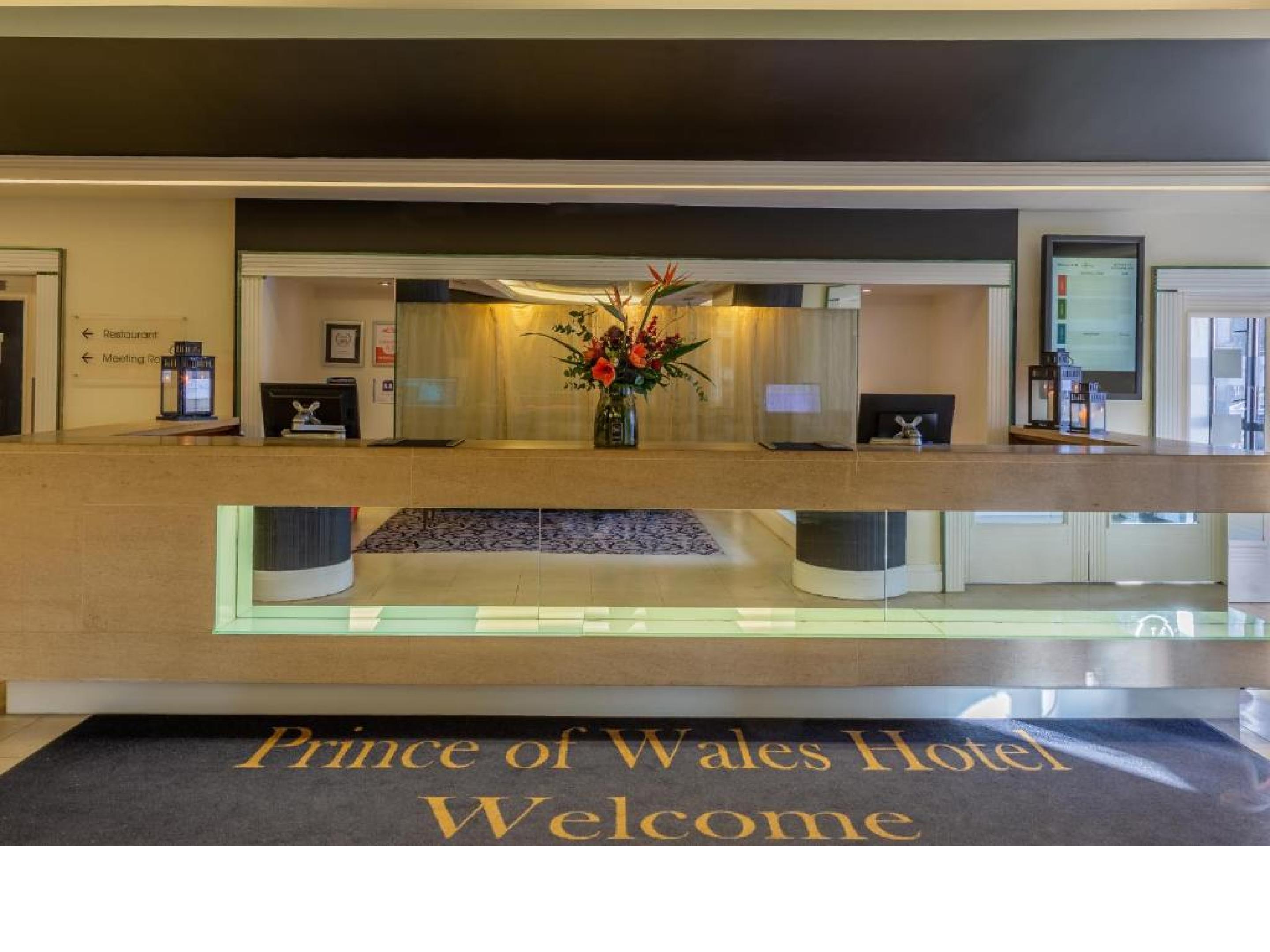 Prince Of Wales Hotel Атлоун Екстериор снимка