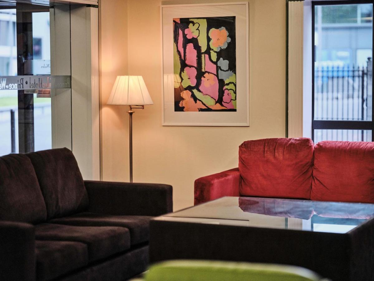 Prince Of Wales Hotel Атлоун Екстериор снимка