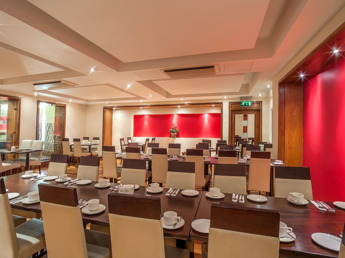 Prince Of Wales Hotel Атлоун Екстериор снимка