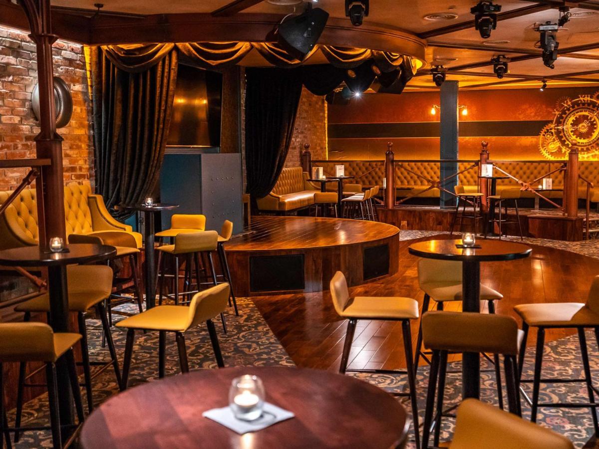 Prince Of Wales Hotel Атлоун Екстериор снимка
