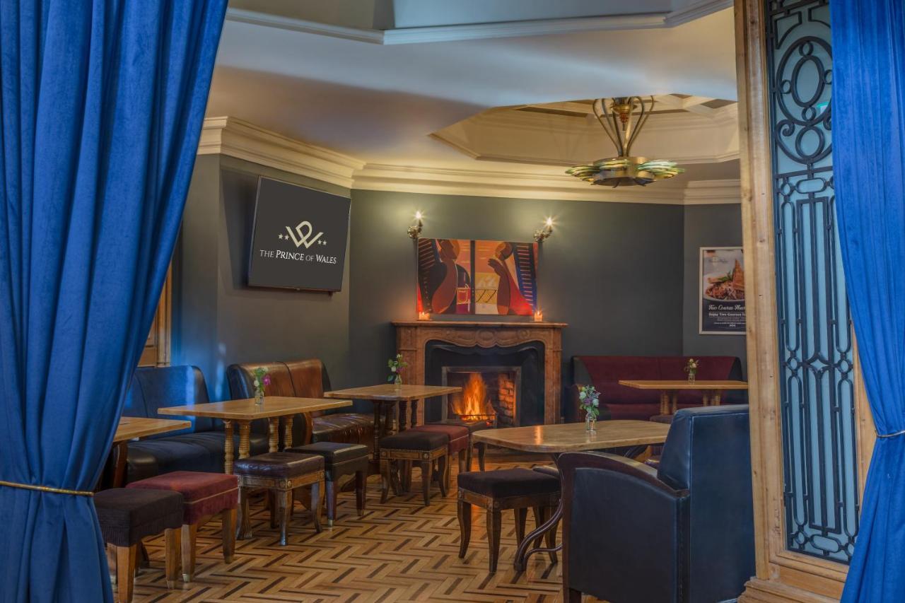 Prince Of Wales Hotel Атлоун Екстериор снимка